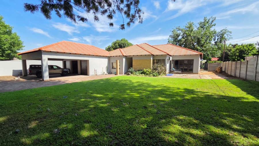 6 Bedroom Property for Sale in Sasolburg Ext 23 Free State